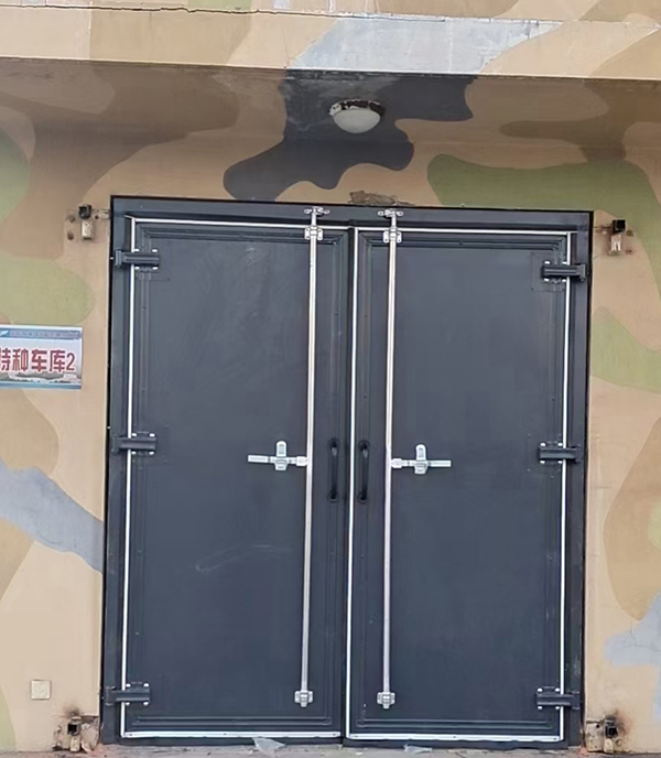 甘德工业平开门