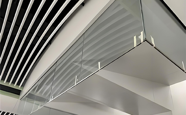 甘德玻璃挡烟垂壁