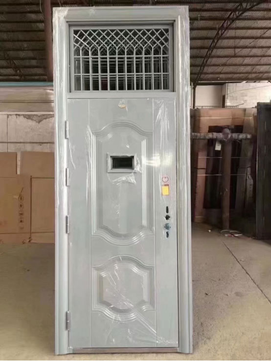 甘德学校教室门