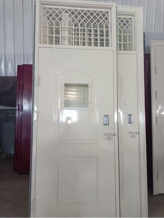 甘德学校教室门 甘德学校教室门