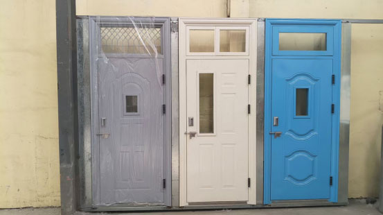 甘德学校教室门 甘德学校教室门