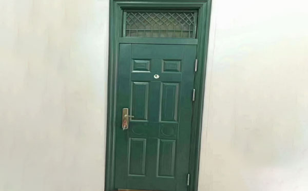 甘德学校教室门