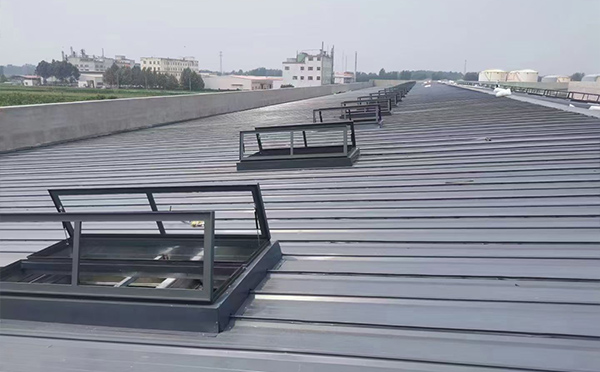 某中学室内体育馆甘德排烟窗改造项目