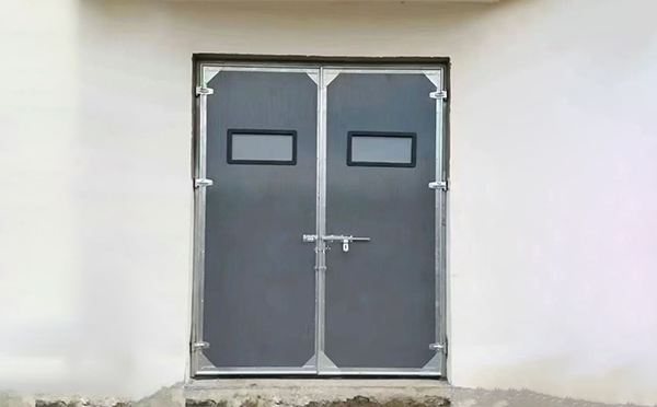 甘德工业门在高温作业区域的运行表现